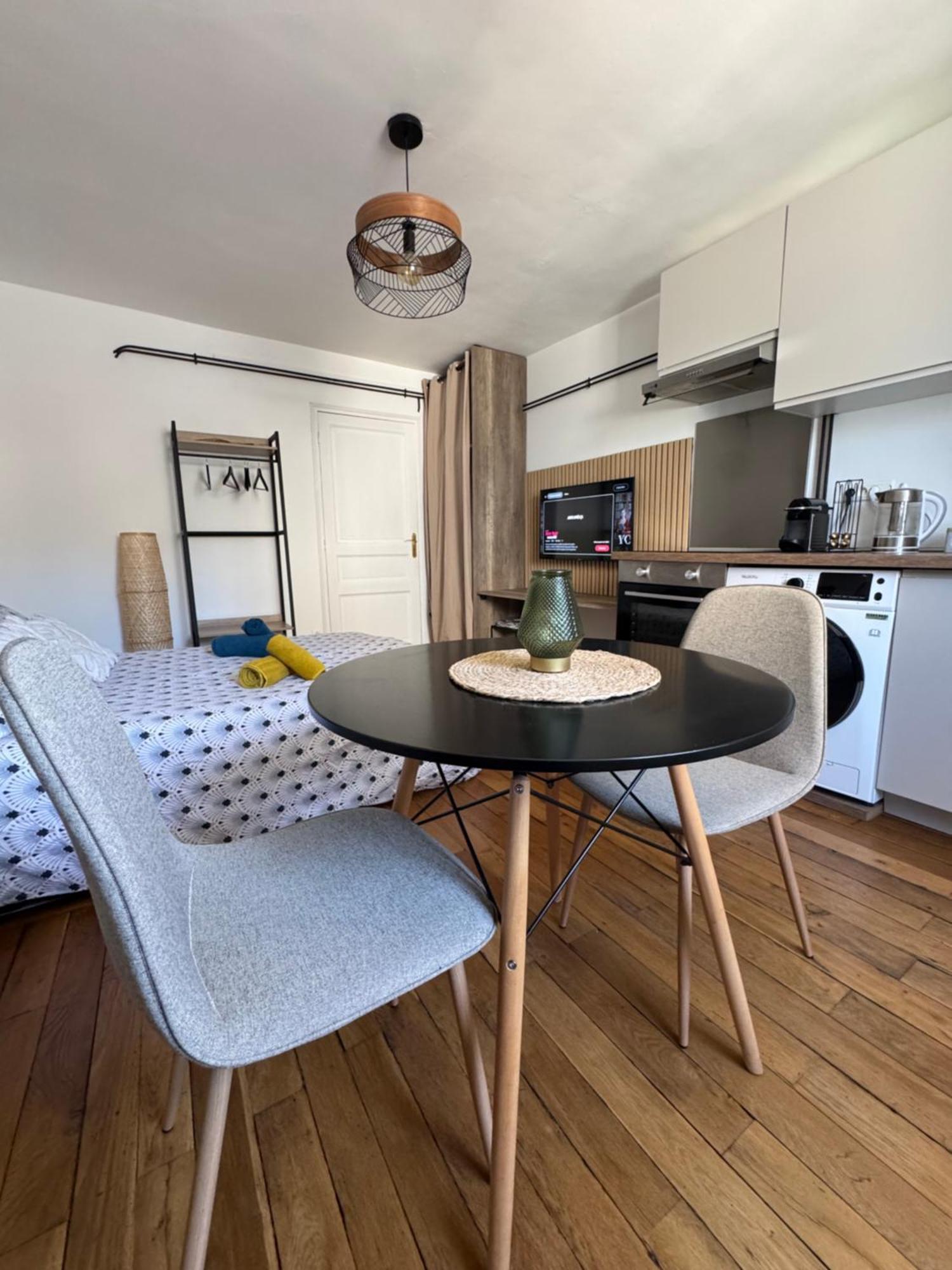 Charmant Appartement Au Coeur De Бурж Экстерьер фото